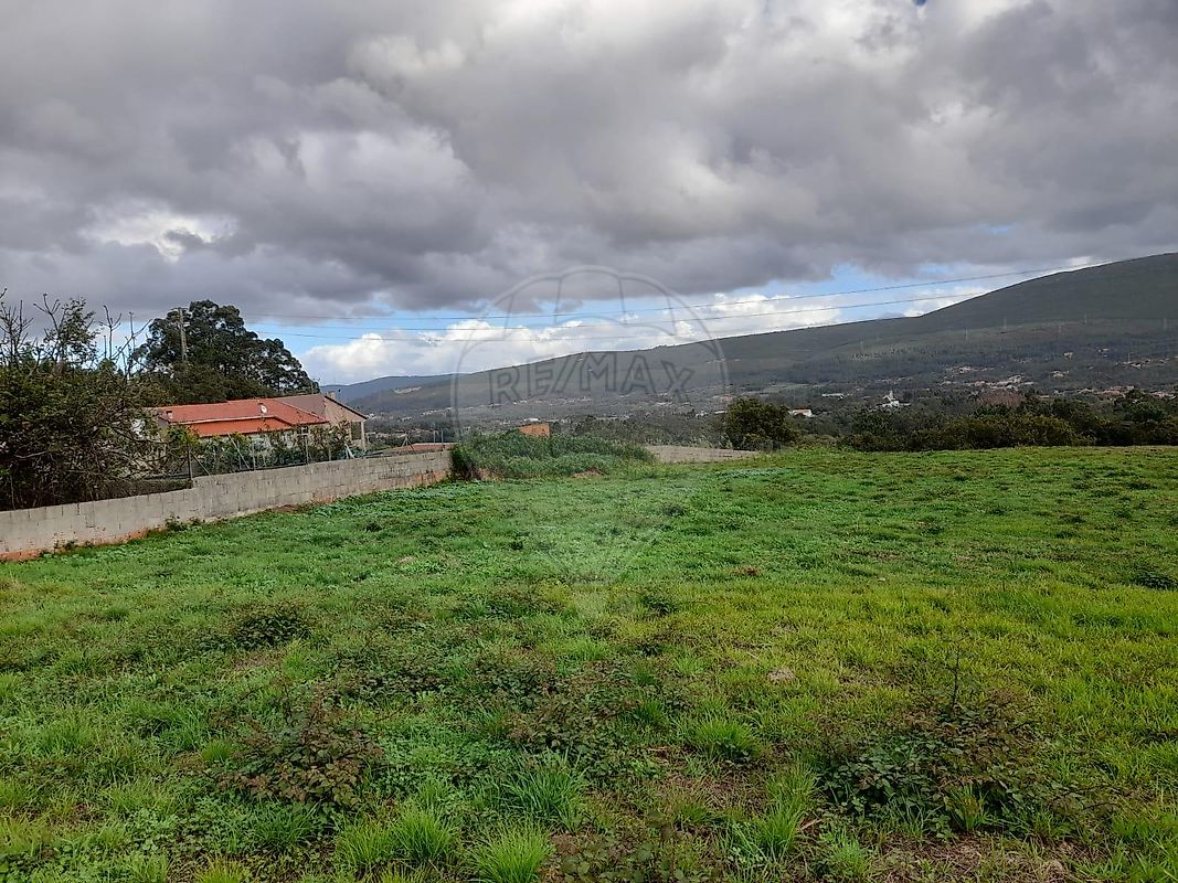 Land for sale in Porto de Mós, Portugal — €70,000