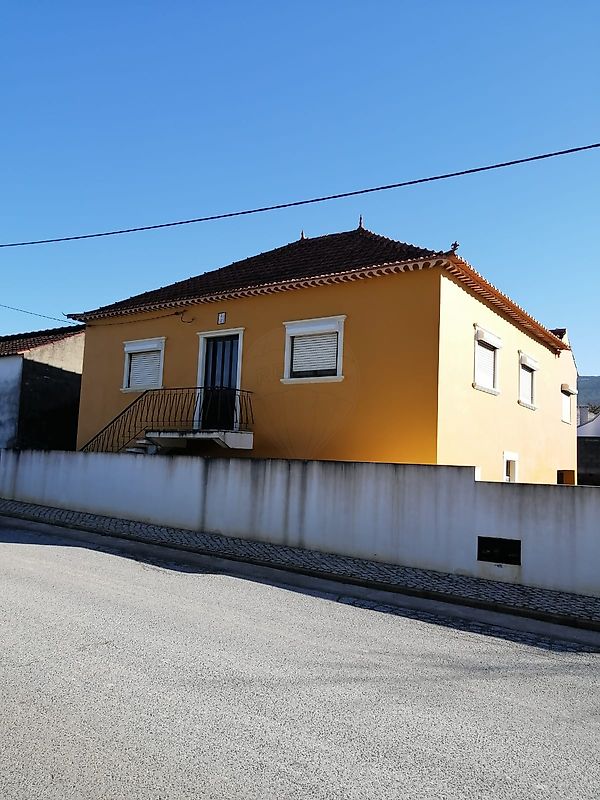 Moradia T3 à venda em Molianos