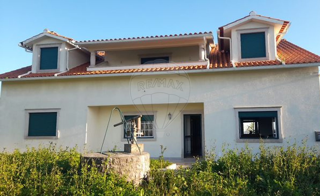 Moradia T5 à venda em Alcobaça