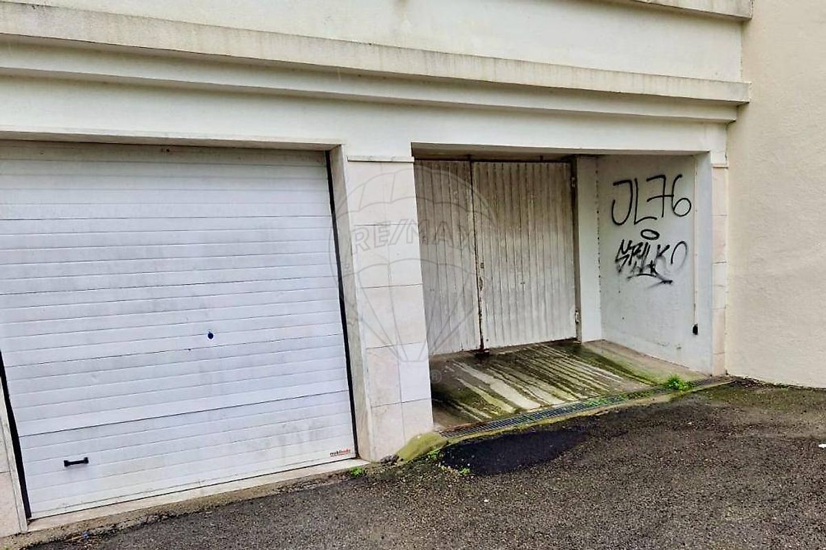 Garagem para arrendar em Sintra
