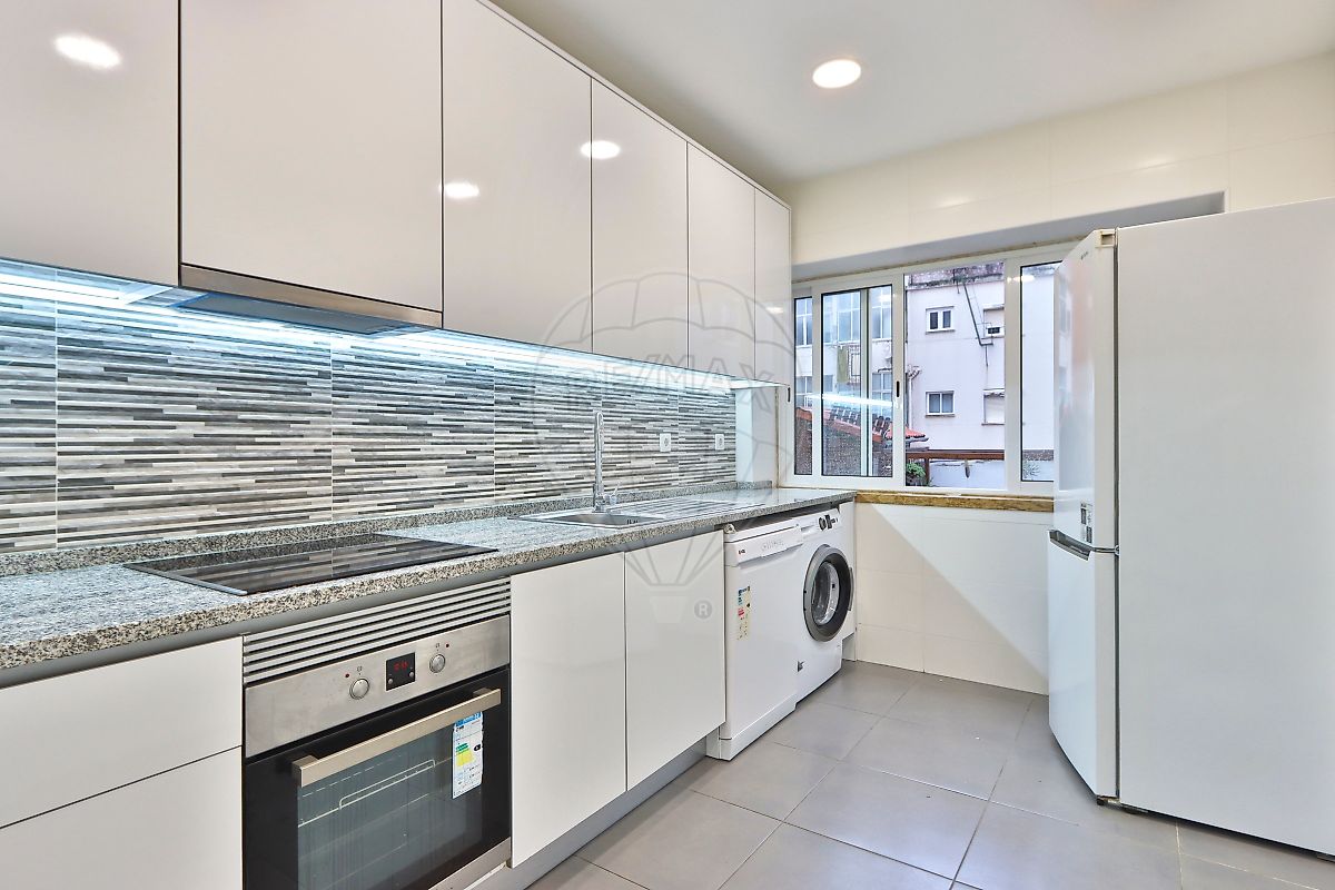 Apartamento T3 à venda em Amadora