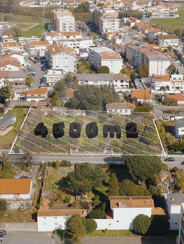 Terreno à venda em Maia
