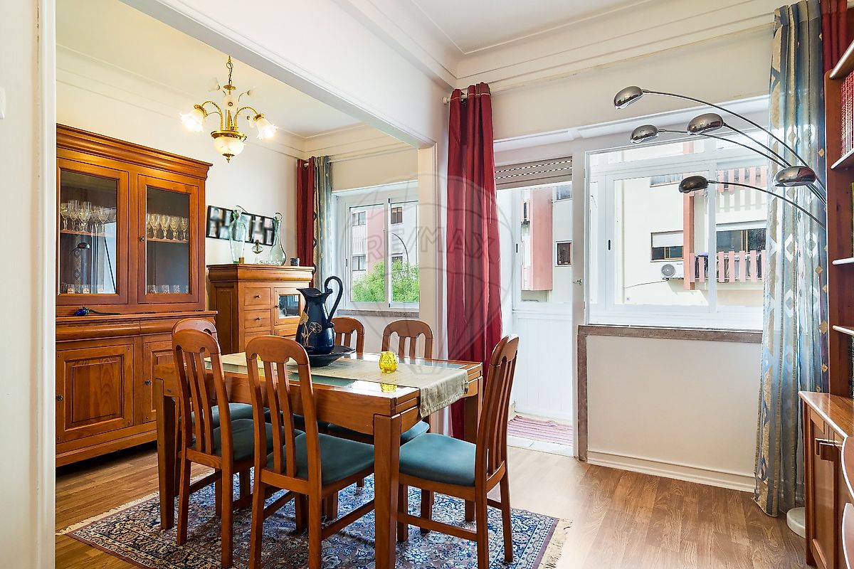 Apartamento T3 à venda em Amadora