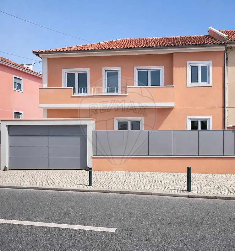 Moradia T6 à venda em Amadora