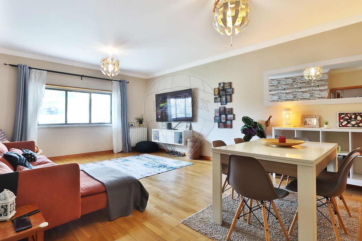 Apartamento T3 à venda em Amadora