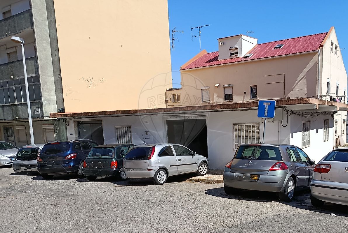 Garagem à venda em Amadora