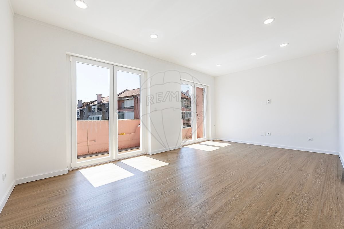 Apartamento T2 à venda em Amadora