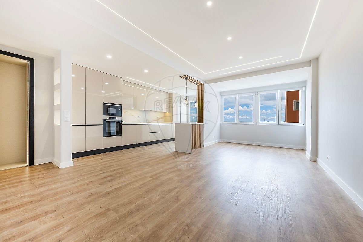 Apartamento T3 à venda em Amadora