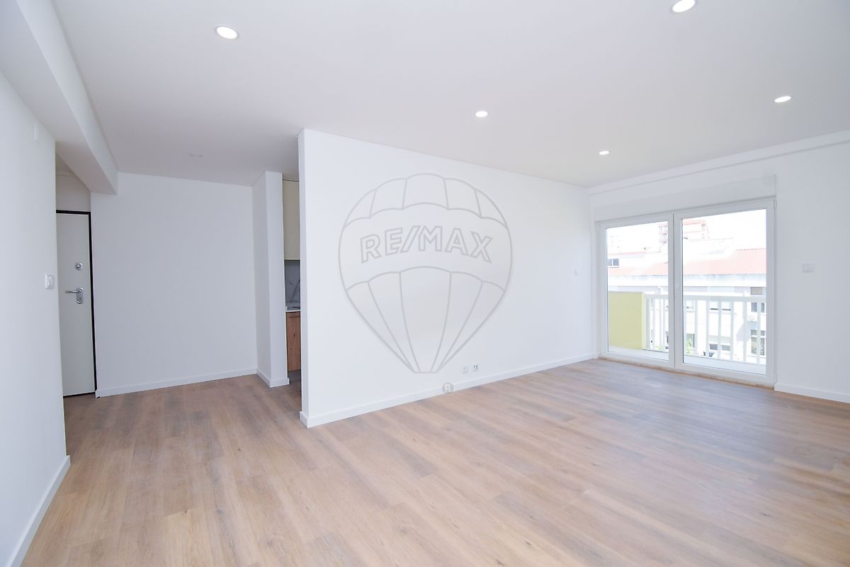 Apartamento T3 à venda em Amadora