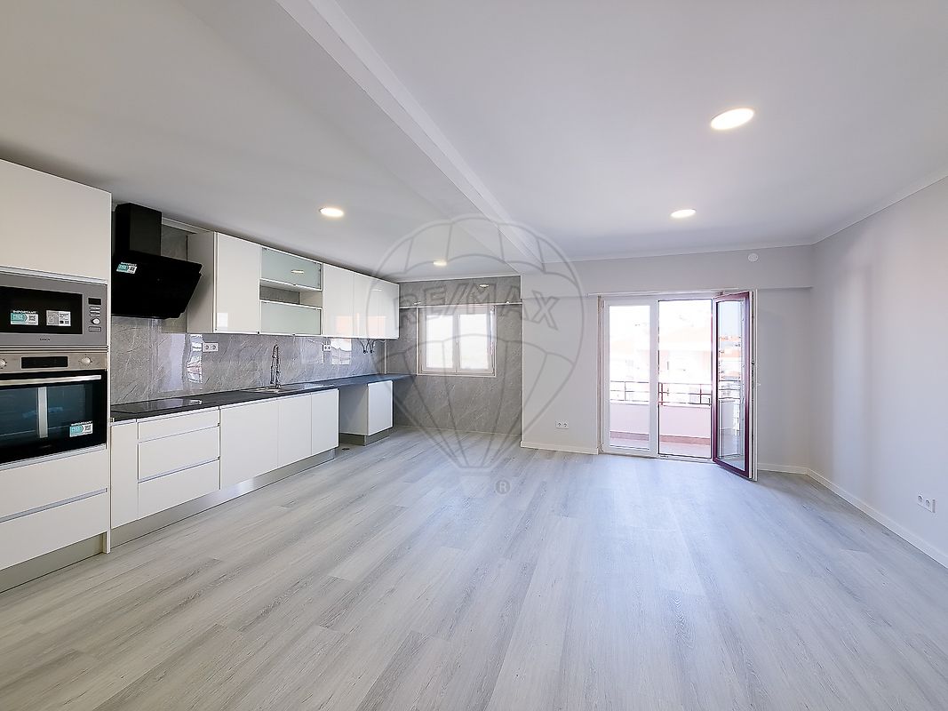 Apartamento T4 à venda em Seixal