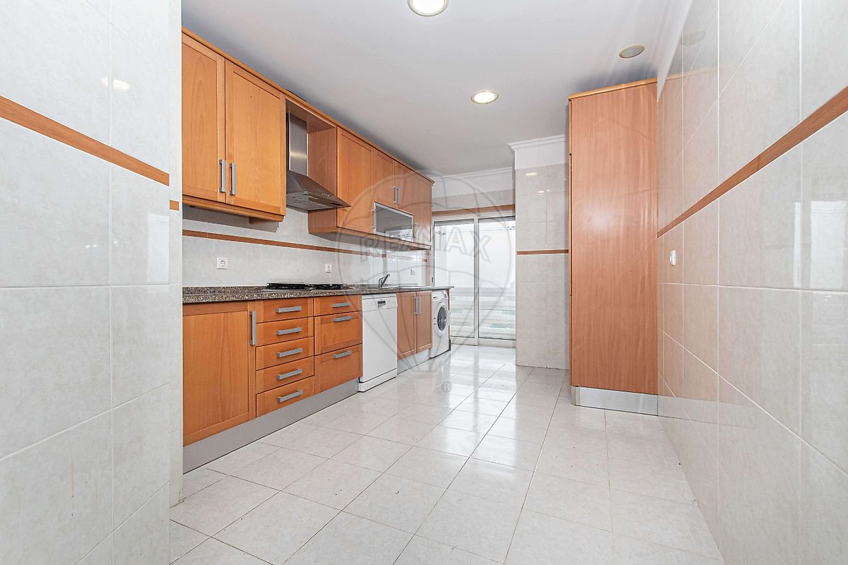 Apartamento T2 à venda em Amadora
