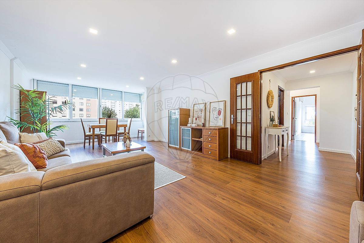 Apartamento T2 à venda em Amadora