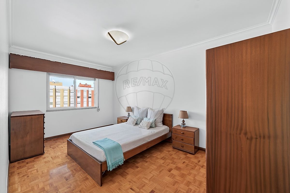 Apartamento T2 para arrendar em Amadora