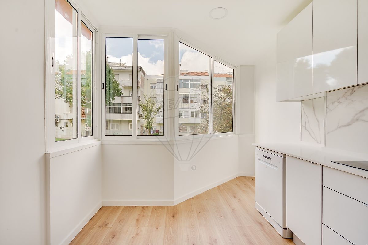 Apartamento T2 à venda em Amadora