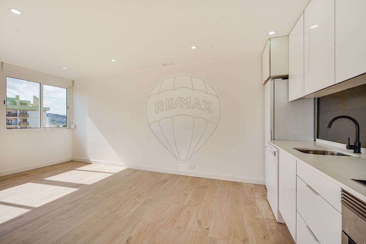 Apartamento T2 à venda em Amadora