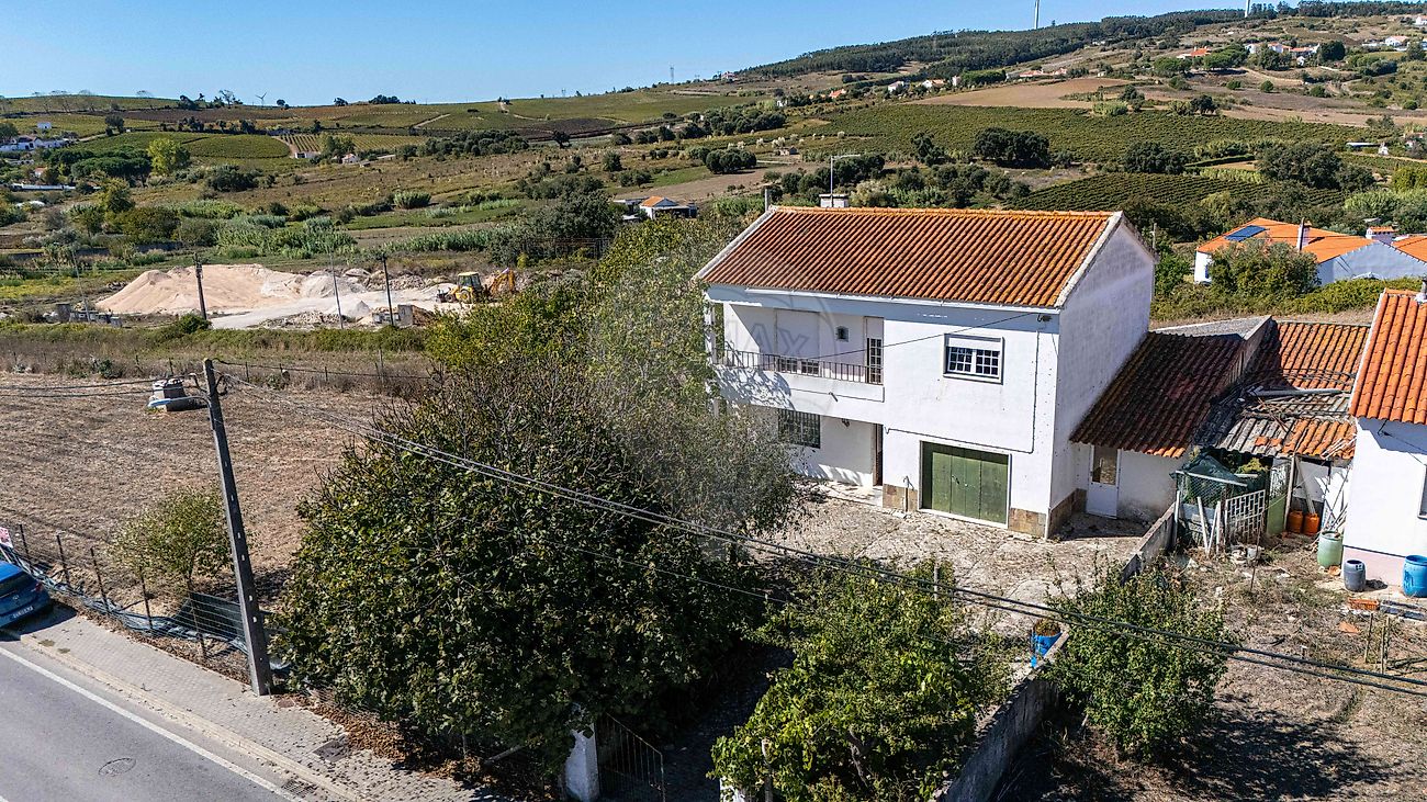 Moradia T4 em Carvoeira e Carmões, €368.000