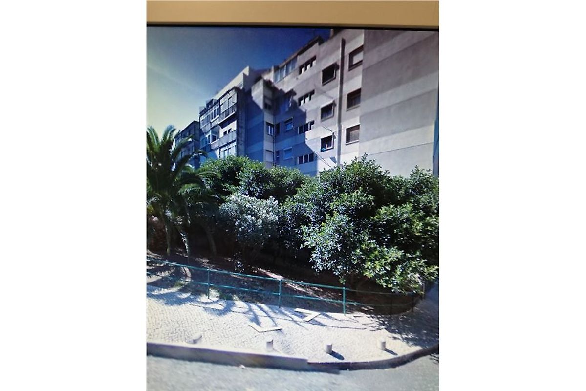 Terreno à venda em Estrada de Benfica (Sete Rios -> Califa)