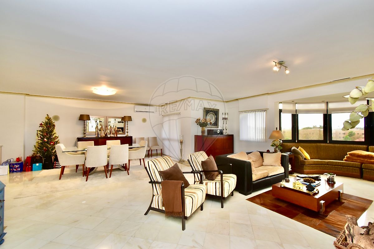 Apartamento T4 à venda em Amadora