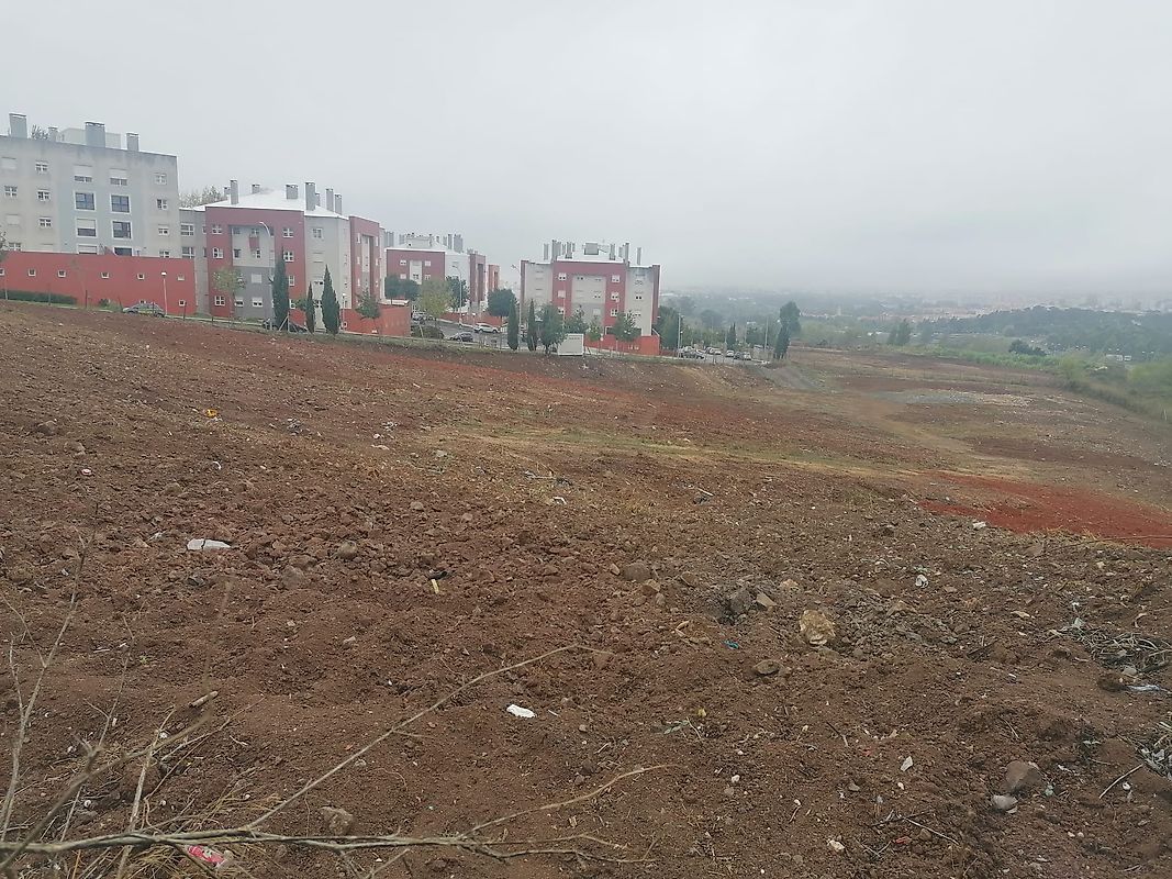 Terreno para arrendar em Amadora