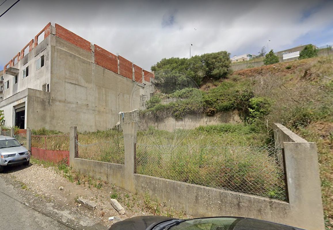 Land for sale in Amadora, Portugal — €195,000