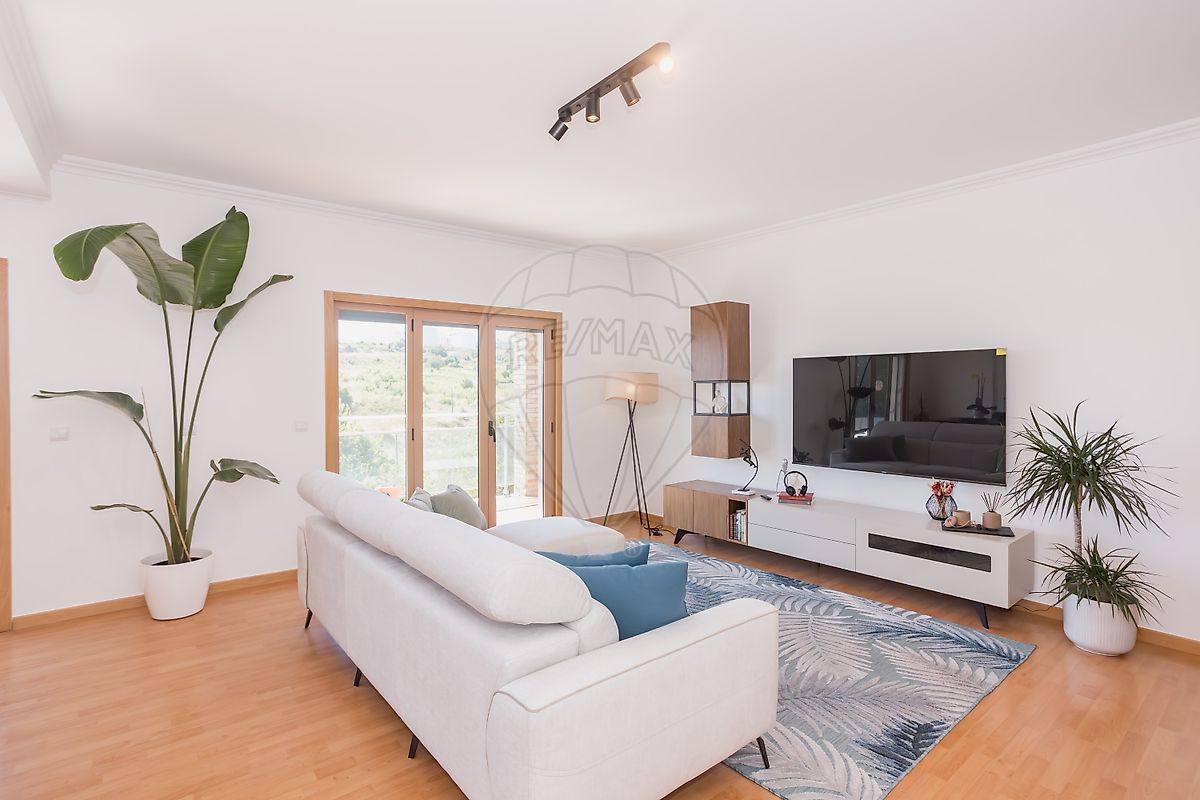 listing 121491740-38 picture-0
