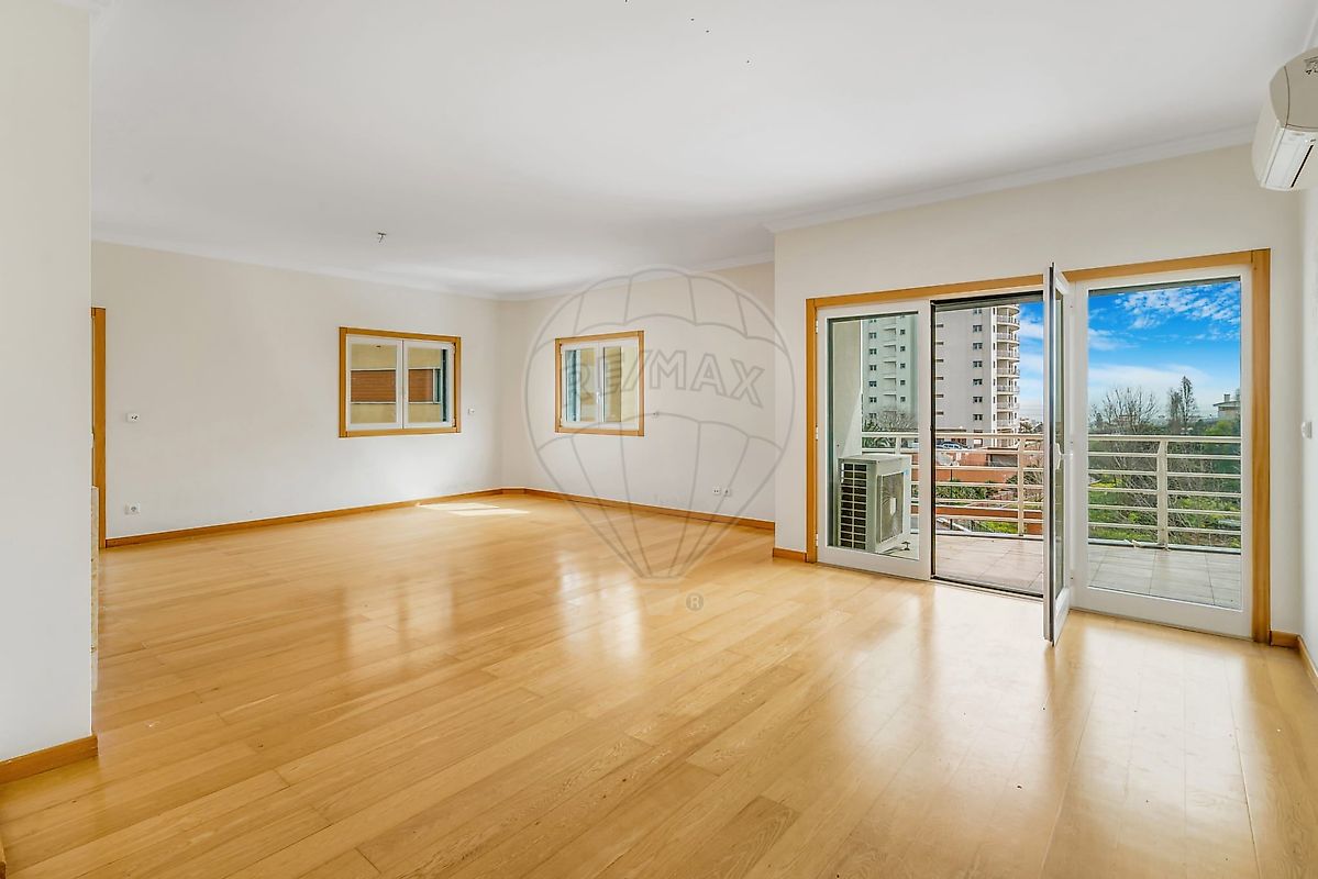 Apartamento T3 para arrendar em Oeiras