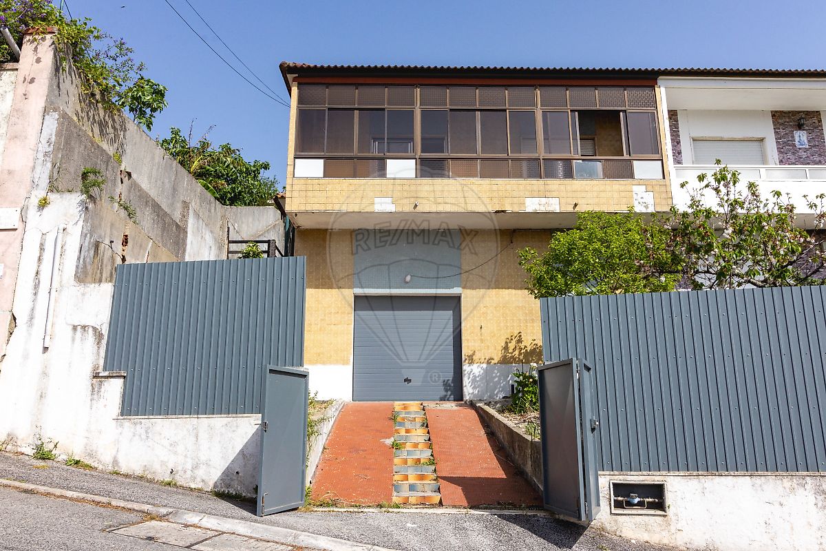 Moradia T2 à venda em Odivelas