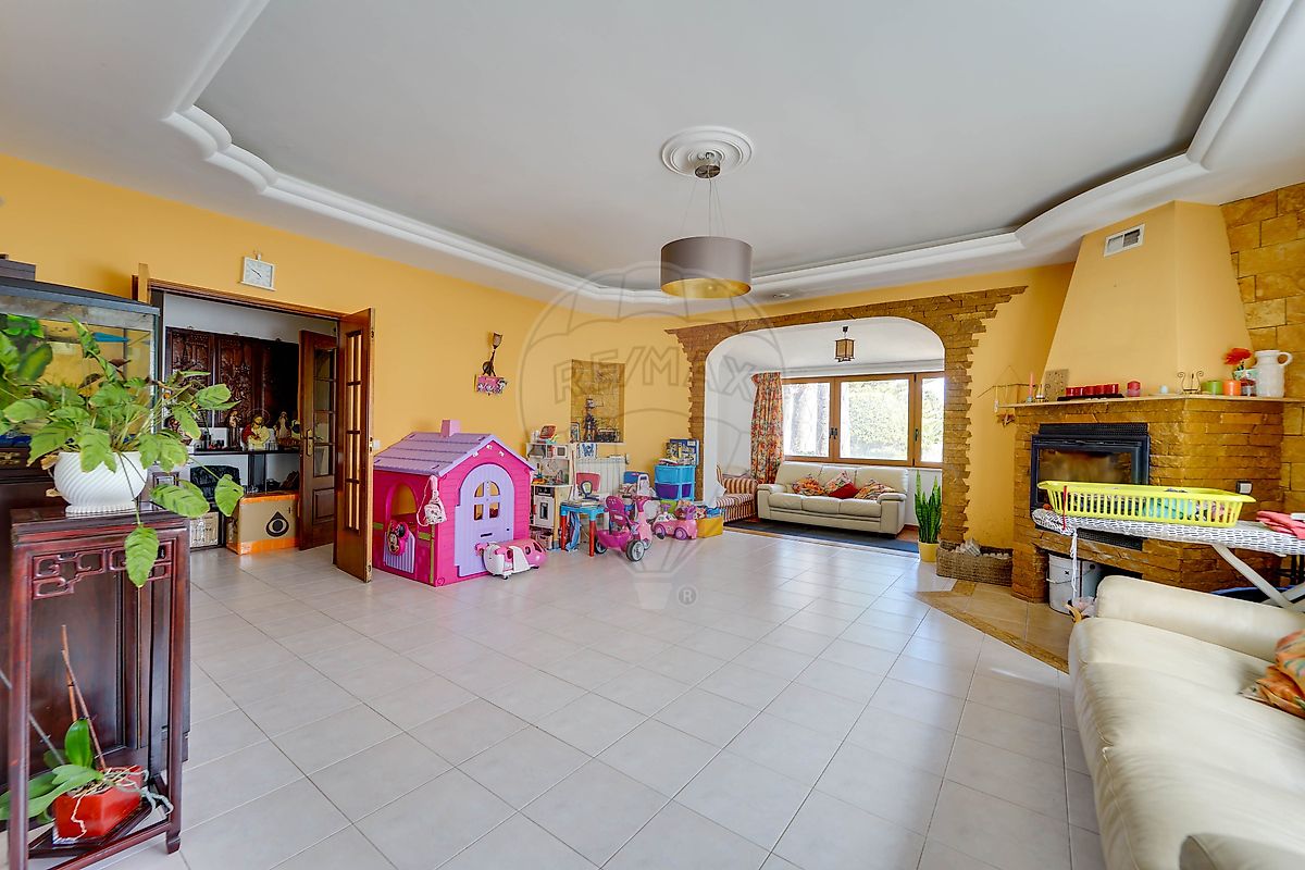 listing 121601119-210 picture-0