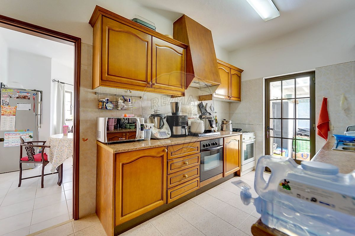 listing 121601119-210 picture-0