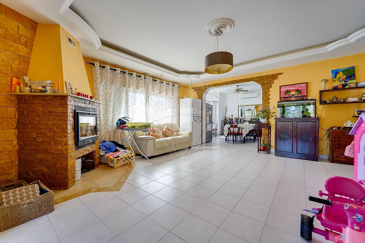 listing 121601119-210 picture-0