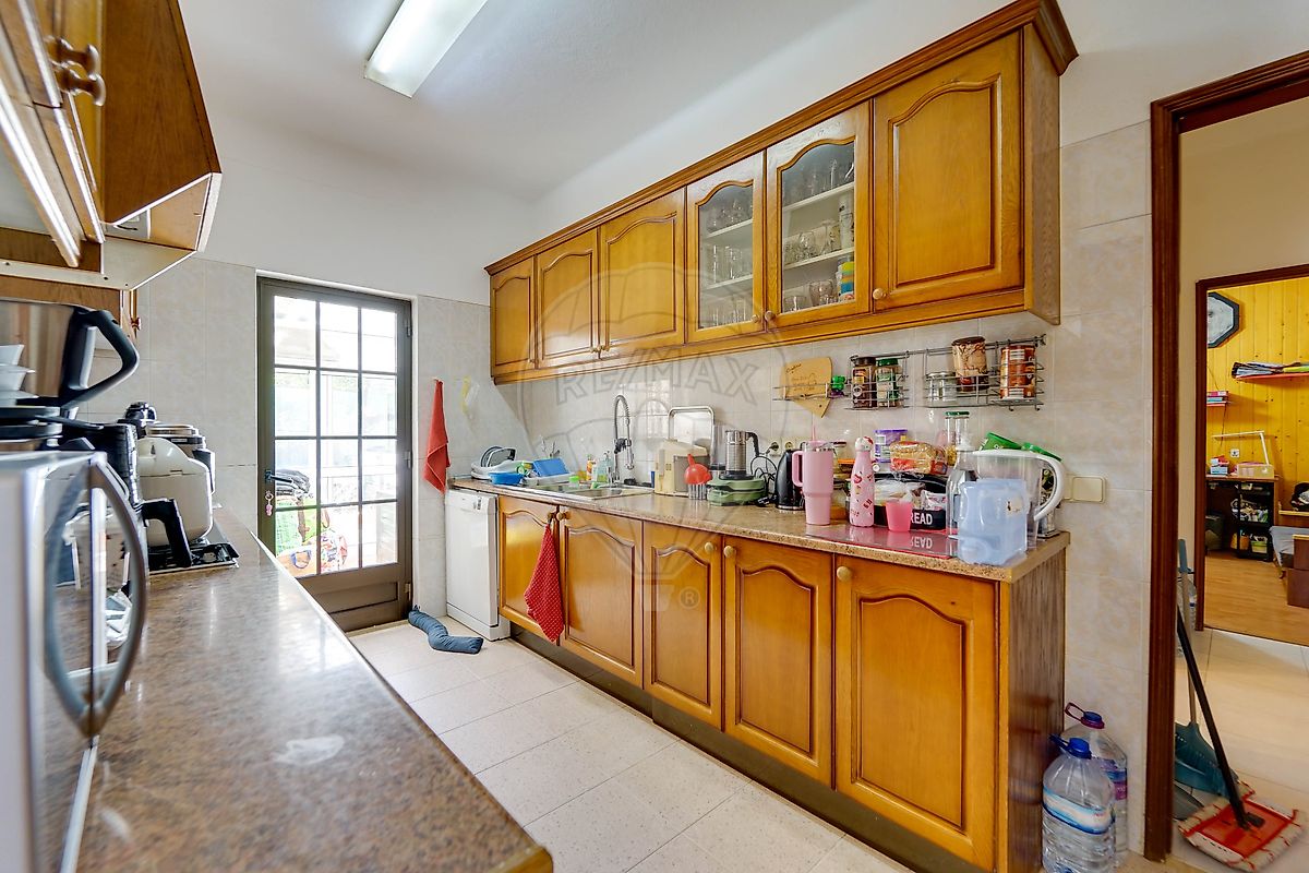 listing 121601119-210 picture-0