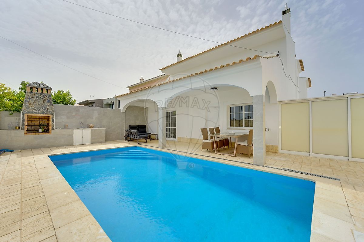 Moradia T4 à venda em Lagoa (Algarve)