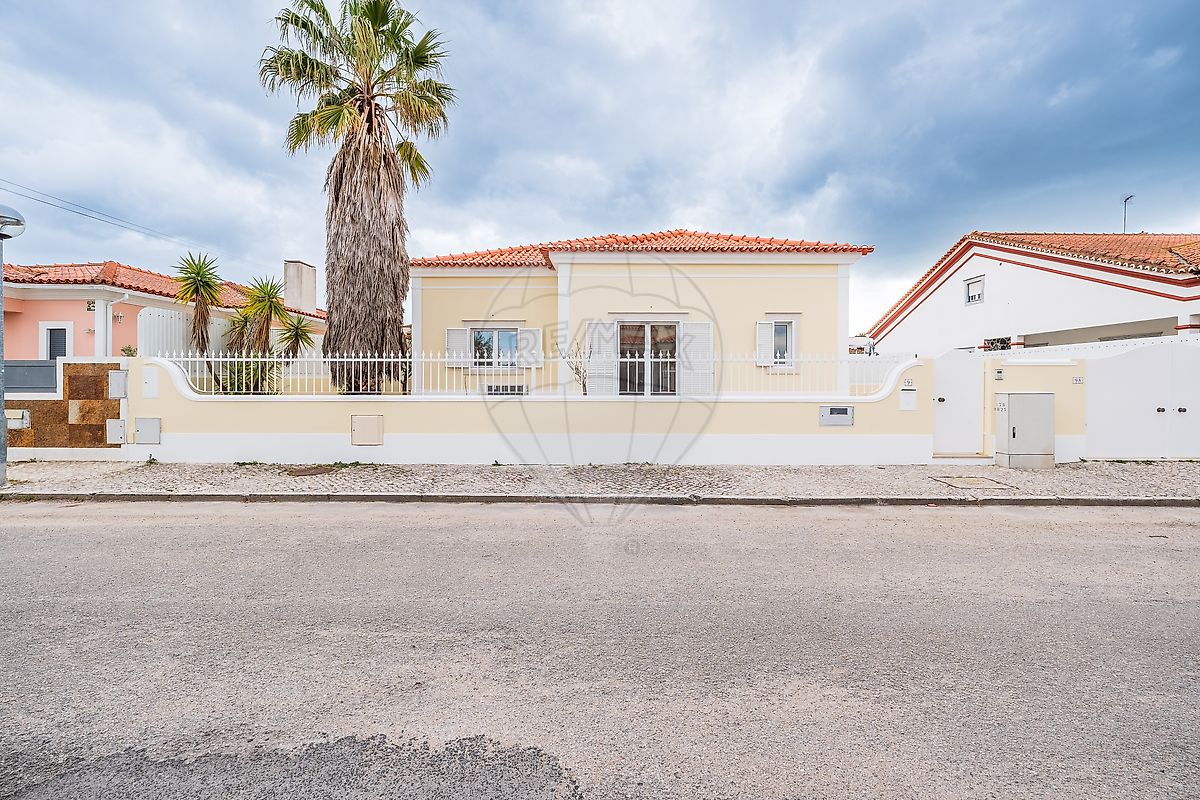 Moradia - Azeitão (São Lourenço e São Simão), Setúbal, Setúbal