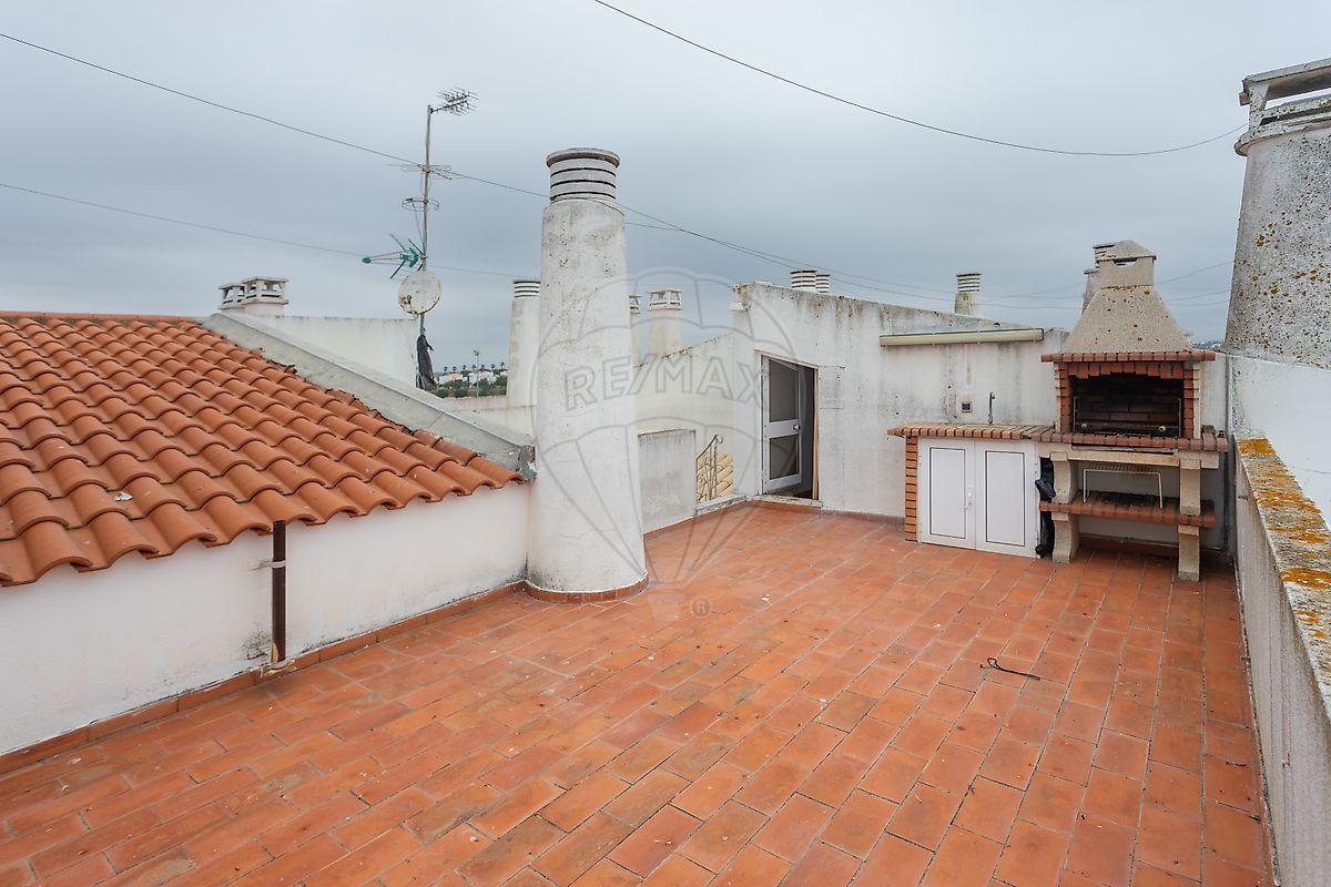 listing 121701472-16 picture-0