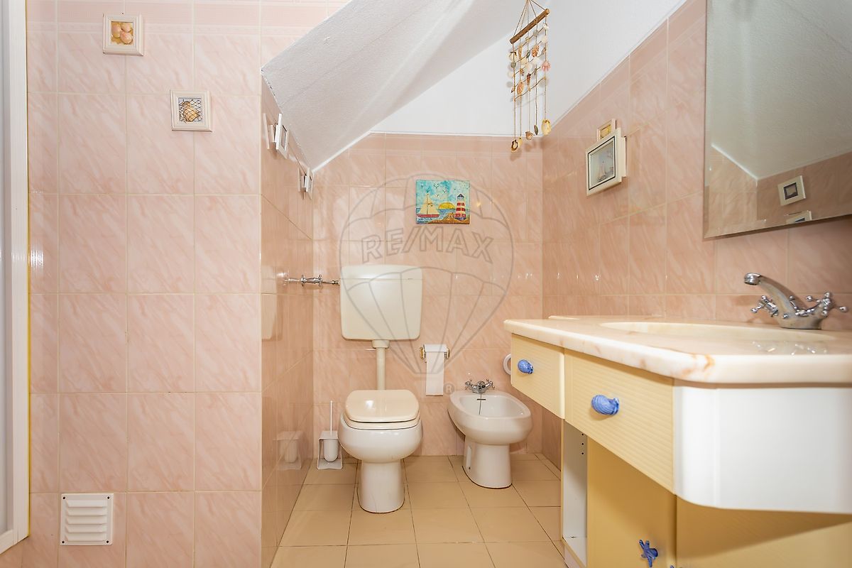 listing 121701472-16 picture-0