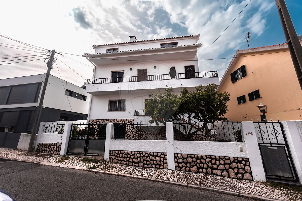 Moradia T5 à venda em Odivelas