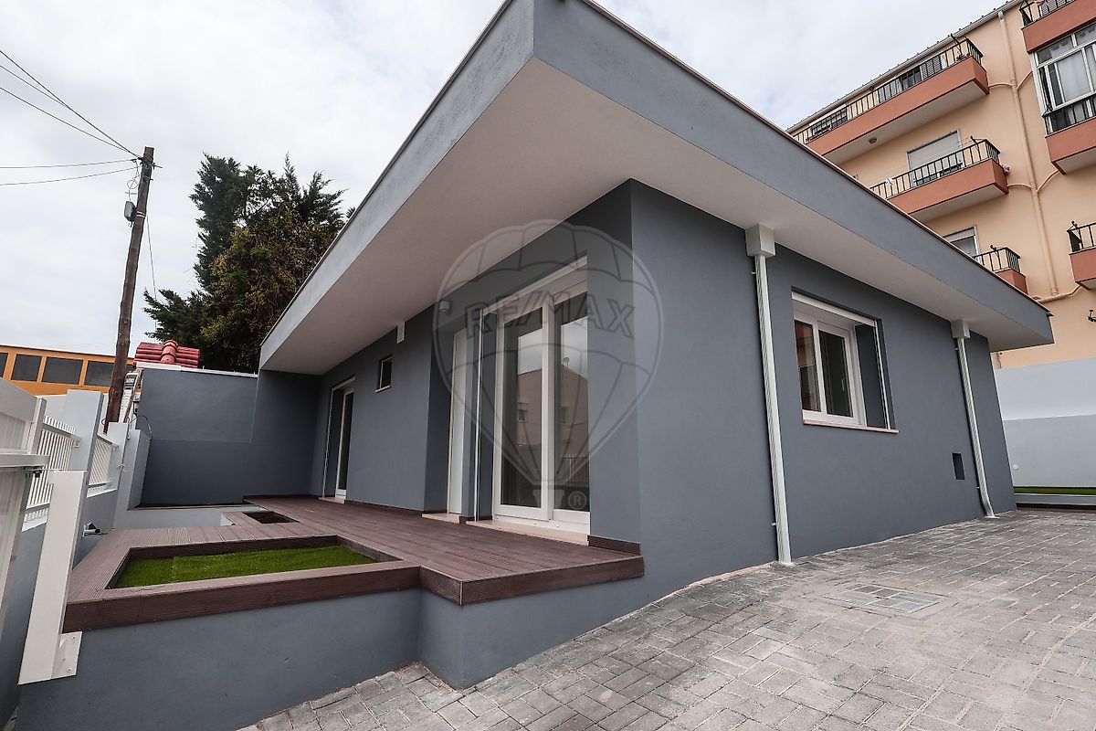 Moradia T2 à venda em Odivelas