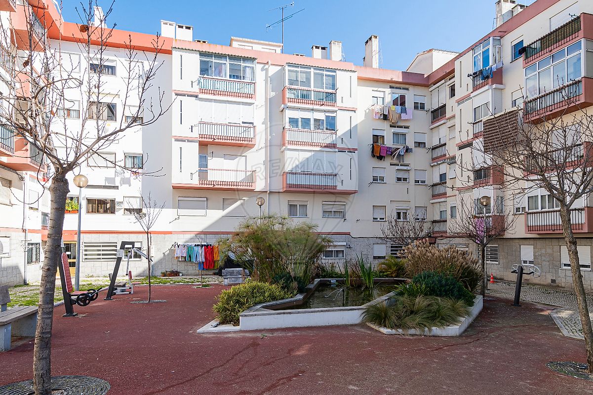 Apartamento T2 à venda em Loures