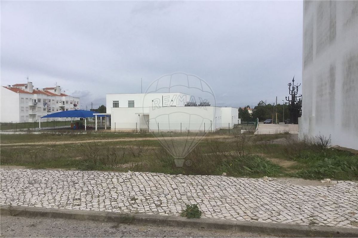 Land for sale in Montijo, Portugal — €66,000