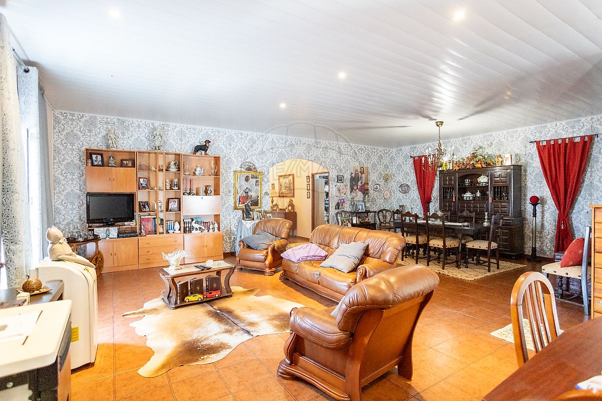 listing 121741024-642 picture-0