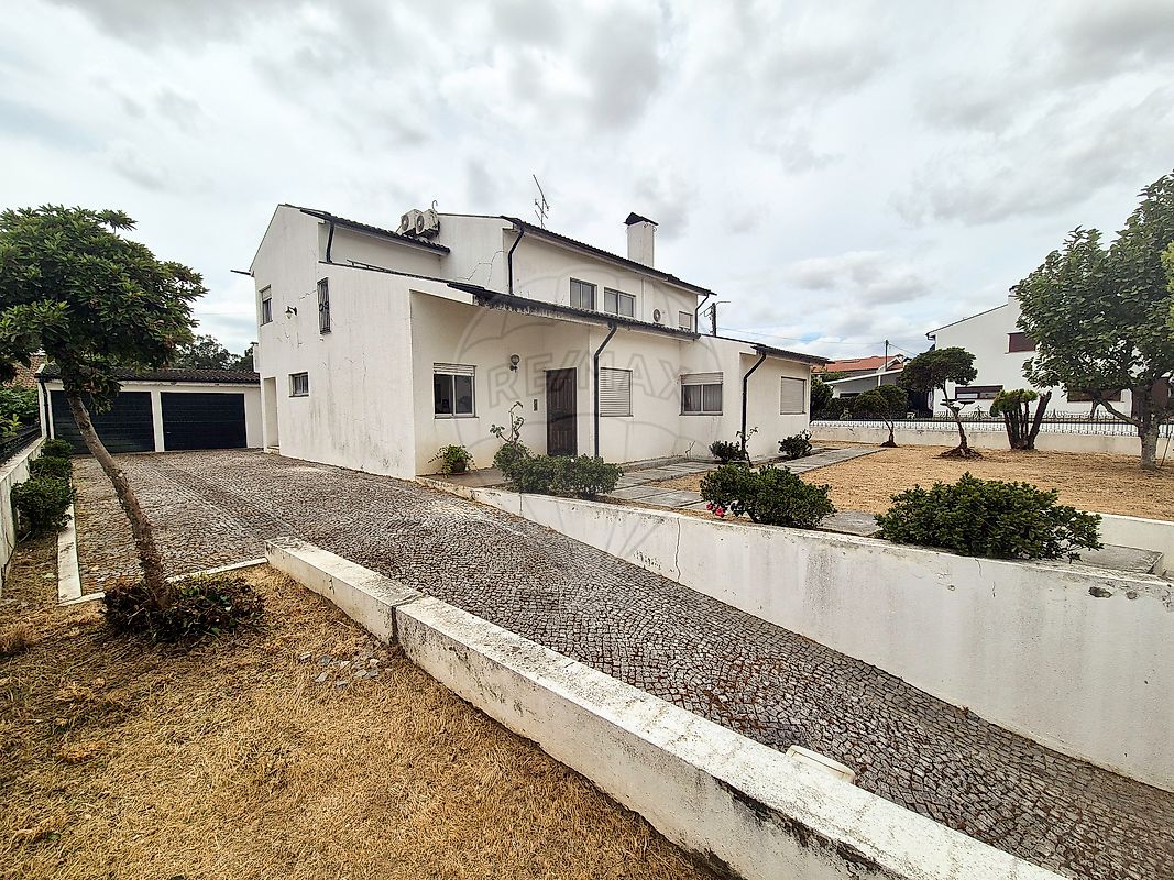 Moradia T4 à venda em Felgueiras