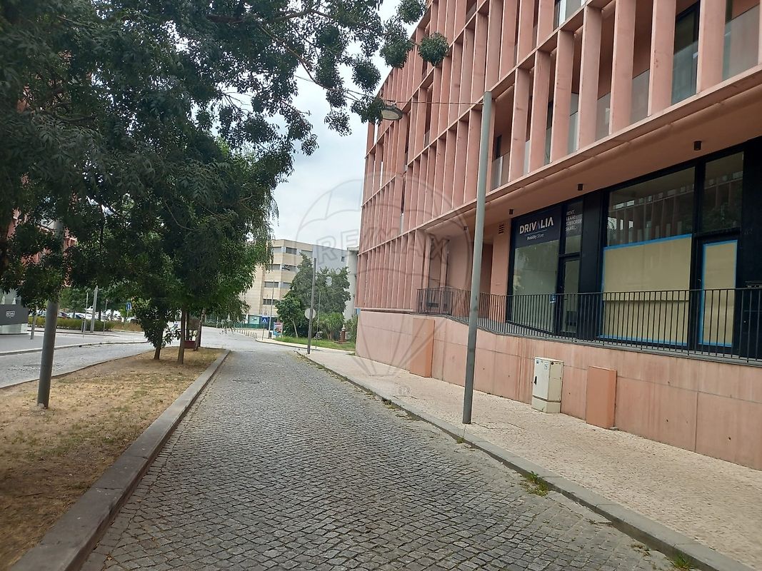Loja - Oliveira, São Paio e São Sebastião, Guimarães, Braga