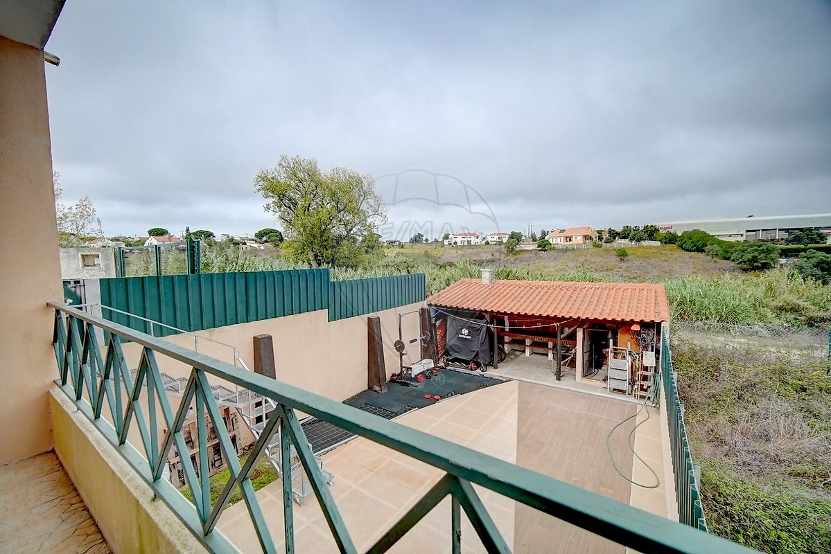 listing 121801379-7 picture-0