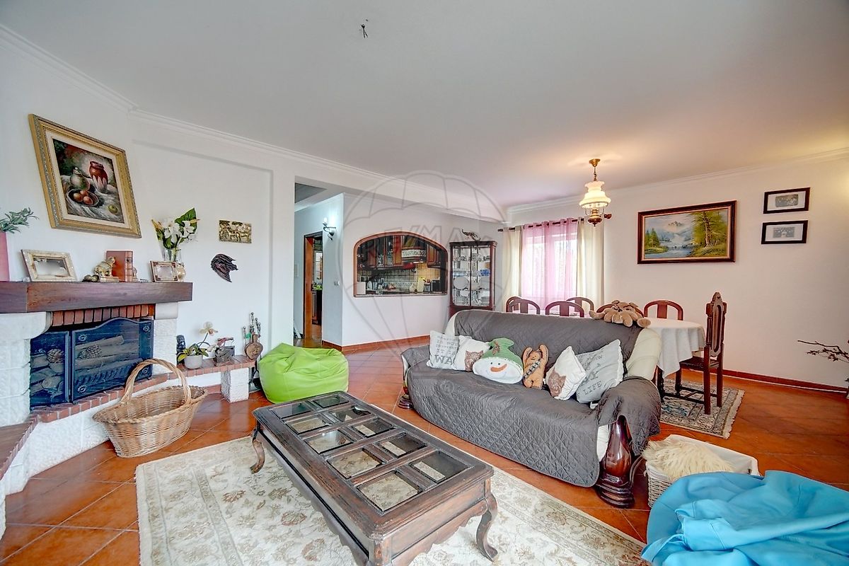 listing 121801379-7 picture-0