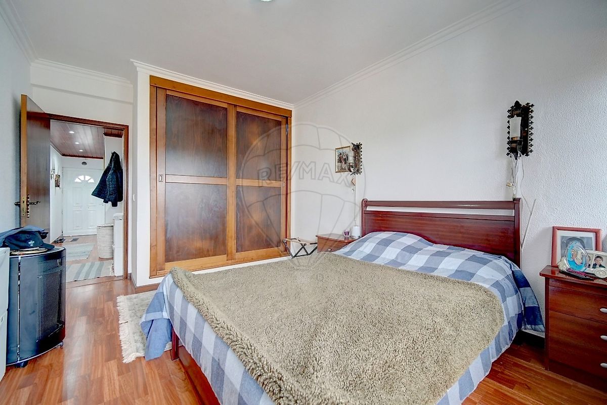 listing 121801379-7 picture-0