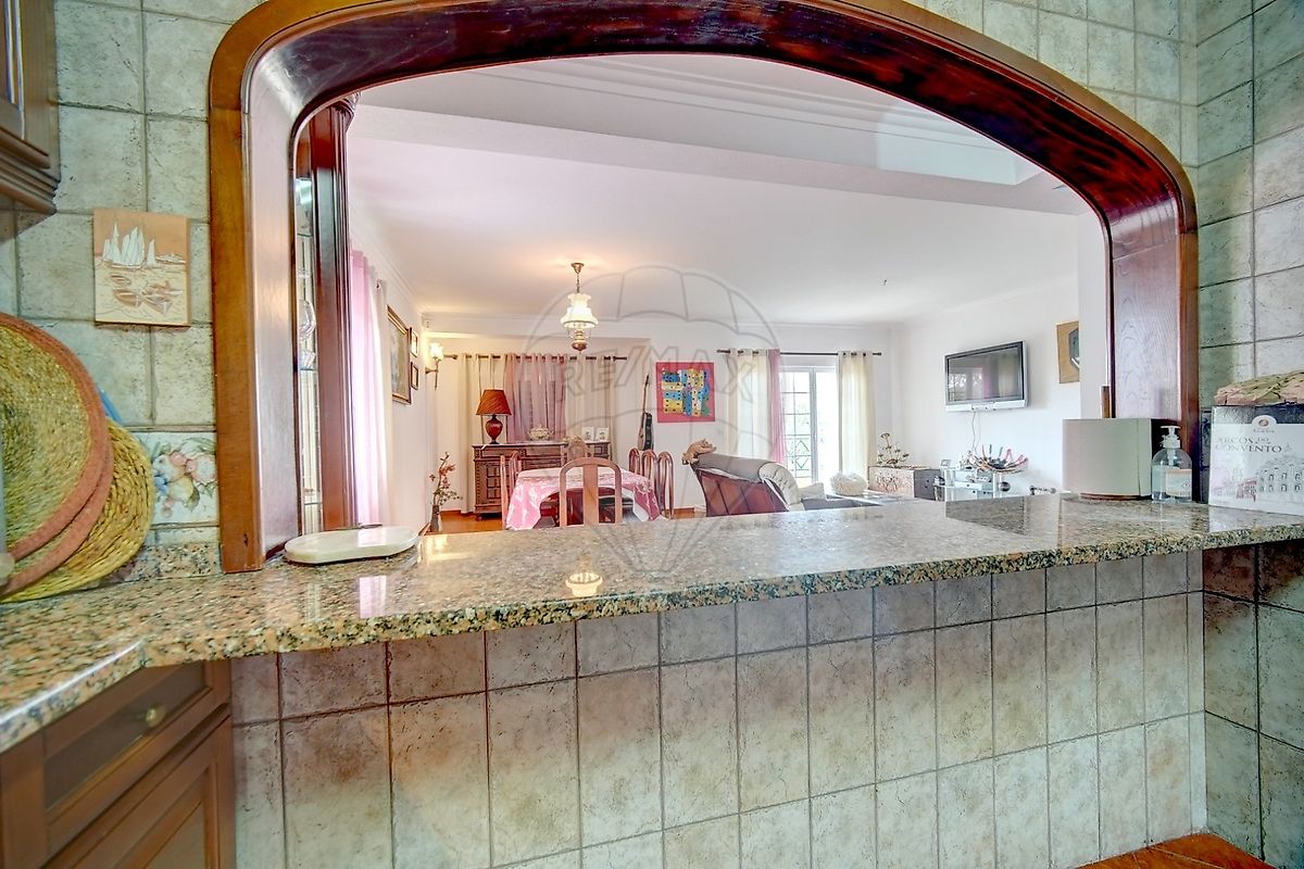 listing 121801379-7 picture-0