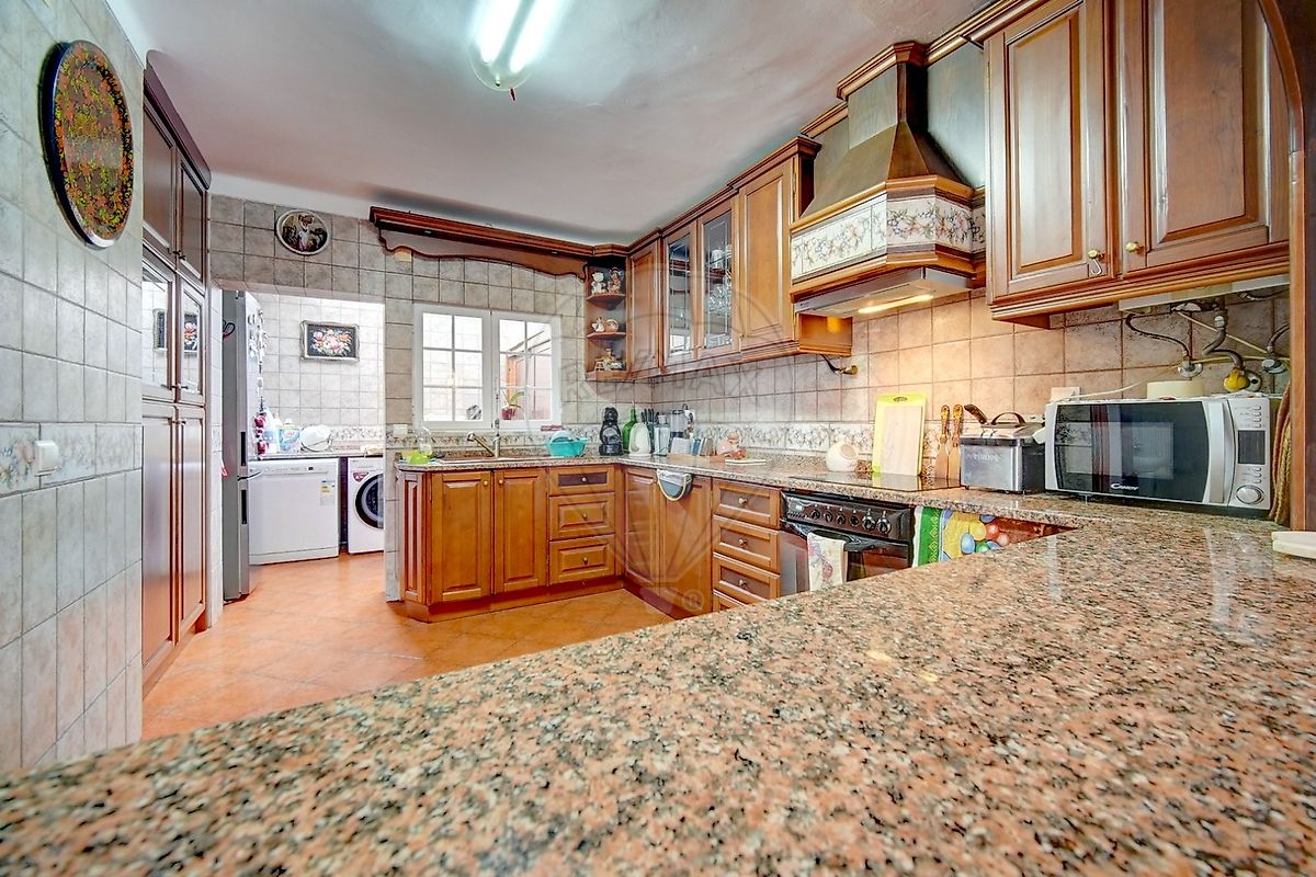 listing 121801379-7 picture-0