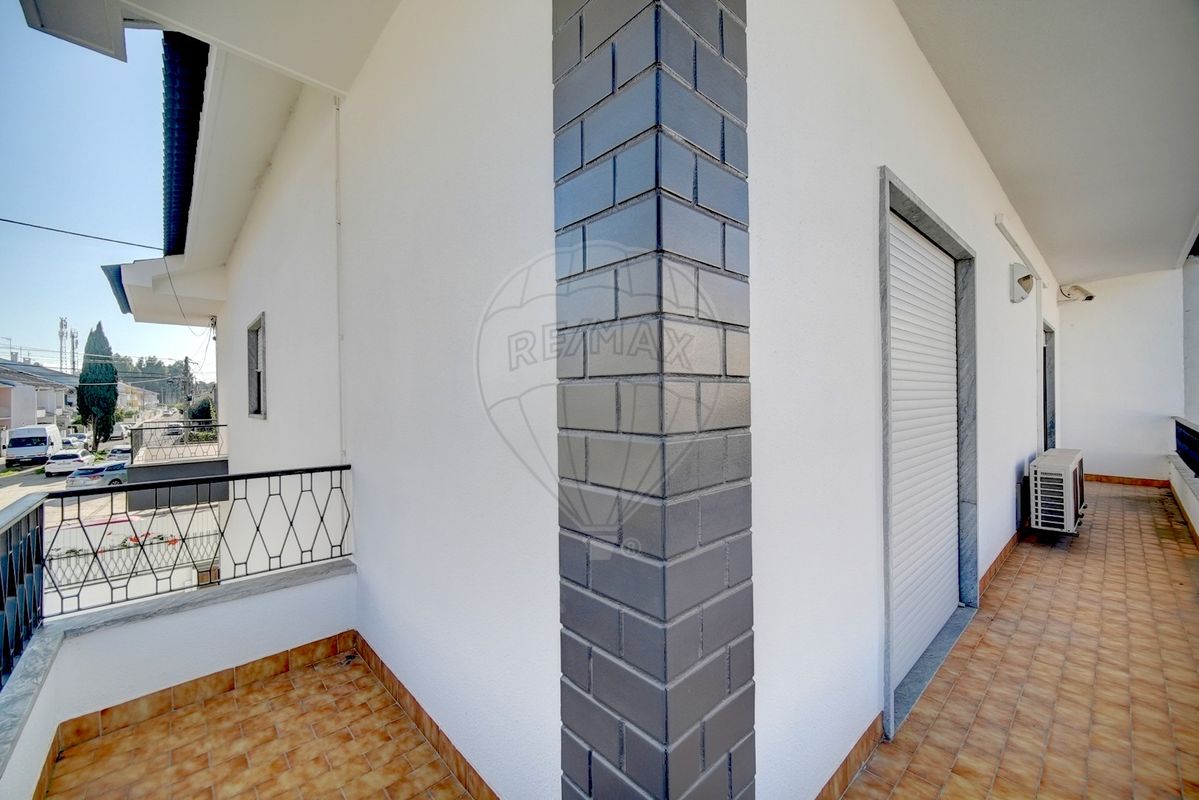 listing 121801379-11 picture-0