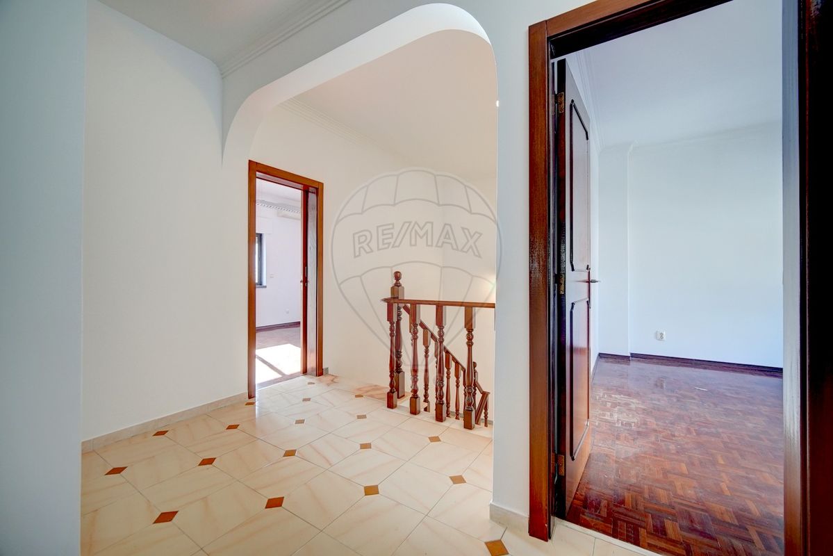 listing 121801379-11 picture-0