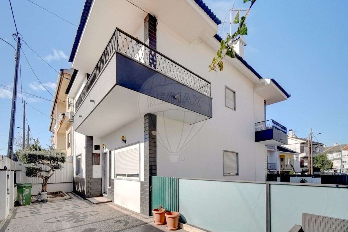 listing 121801379-11 picture-0
